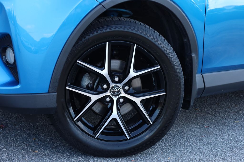 Used 2018 Toyota RAV4 SE with VIN 2T3JFREV4JW837231 for sale in West Columbia, SC