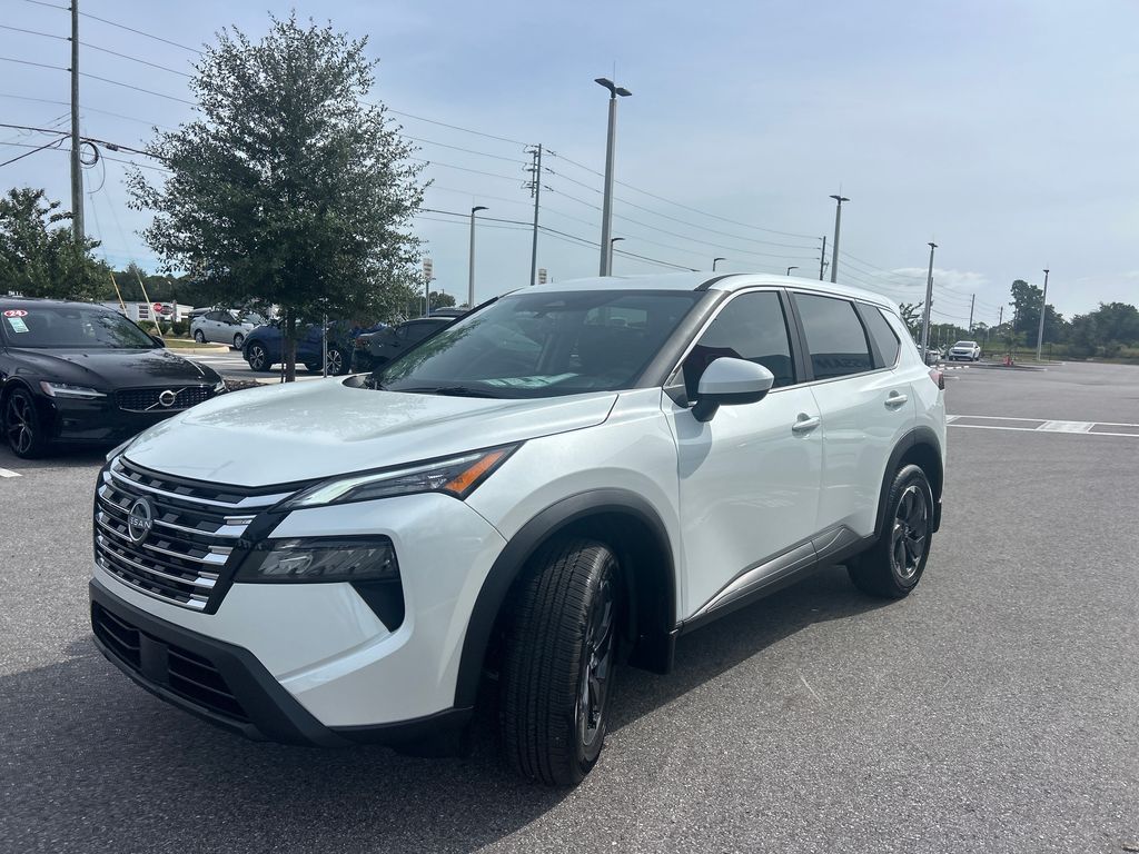 2026 Nissan Rogue SV photo 2