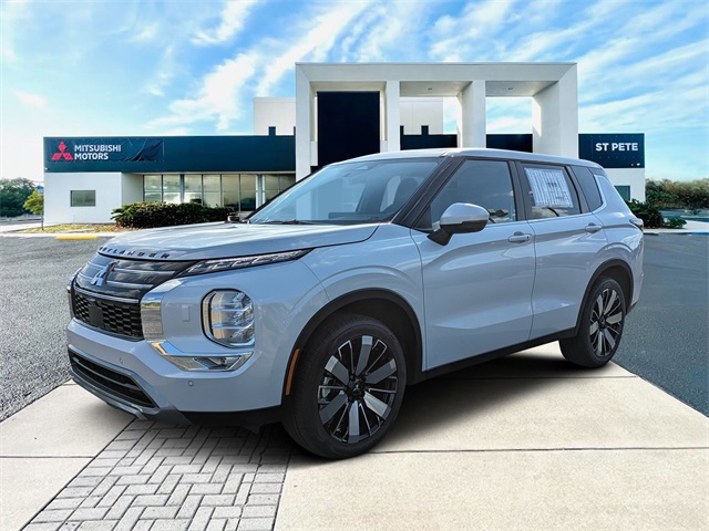 2025 Mitsubishi Outlander SE's photo