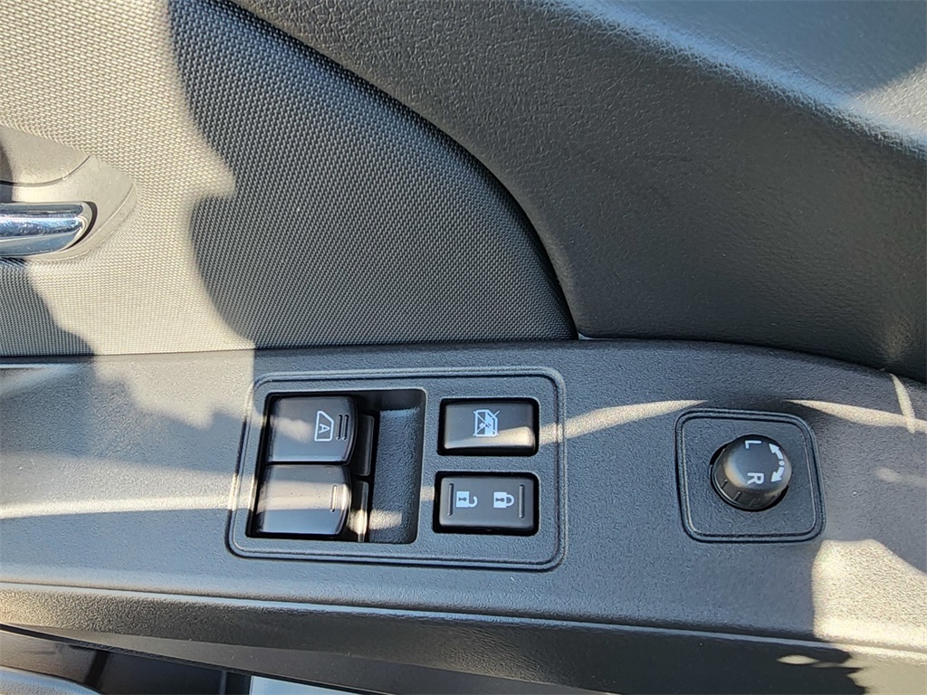 2024 Nissan Frontier SV photo 14