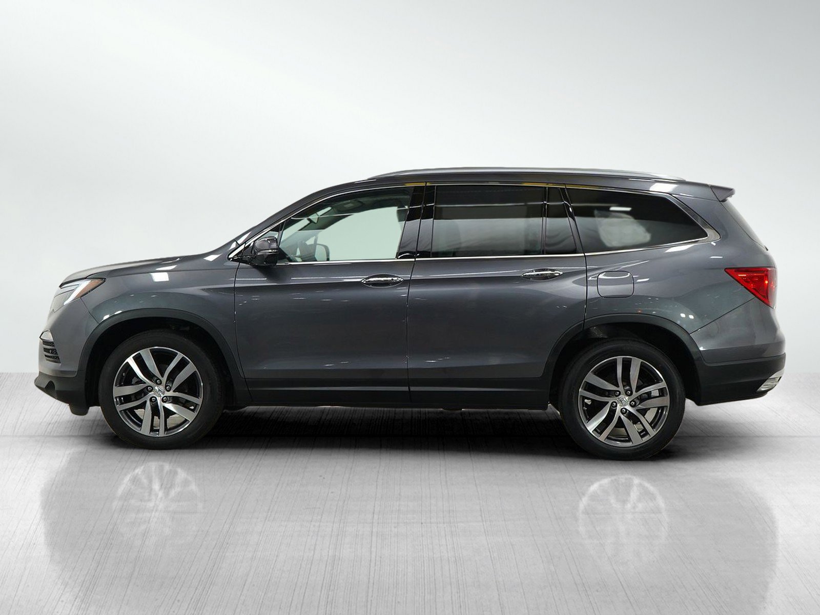 Used 2016 Honda Pilot Touring with VIN 5FNYF6H92GB087564 for sale in Burnsville, Minnesota