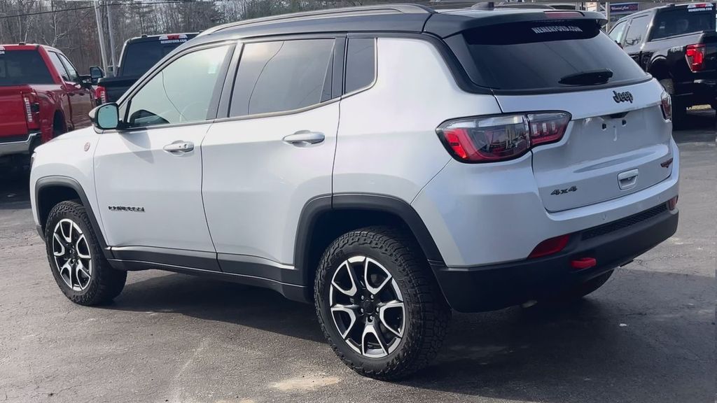 2024 Jeep Compass Trailhawk photo 9