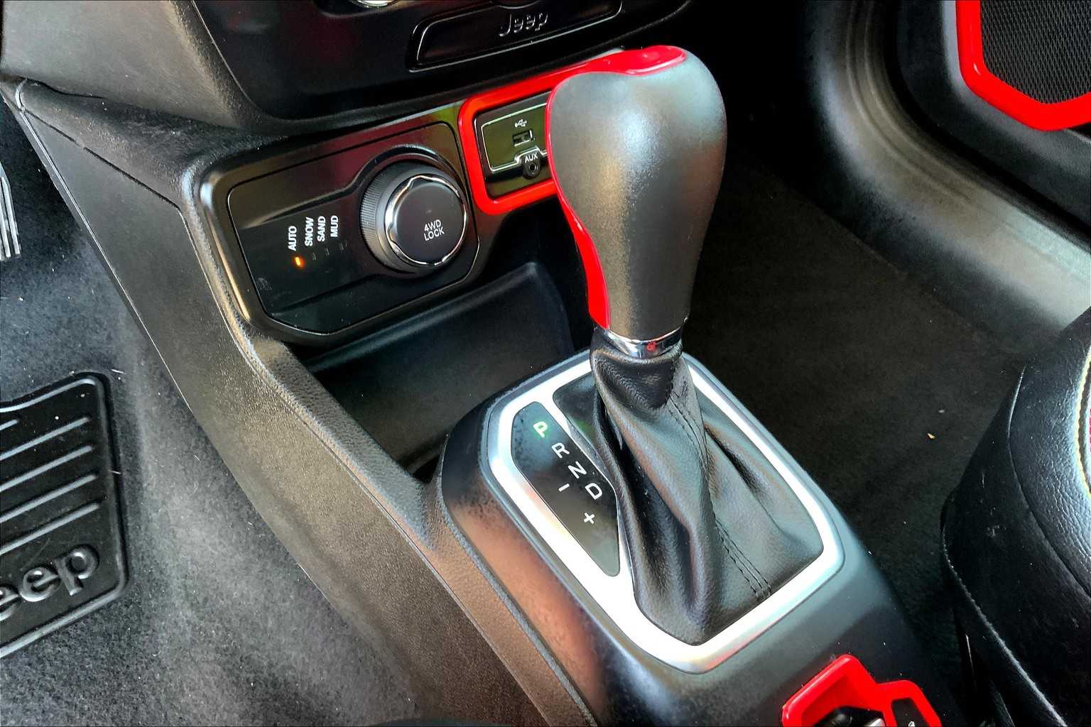 2020 Toyota RAV4 LE photo 31