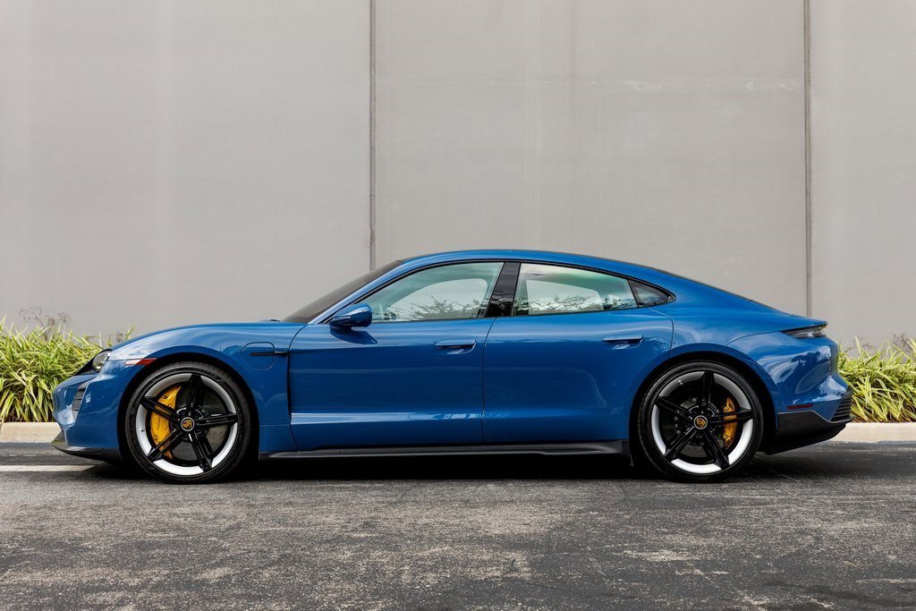 2022 Porsche Taycan Turbo S photo 2