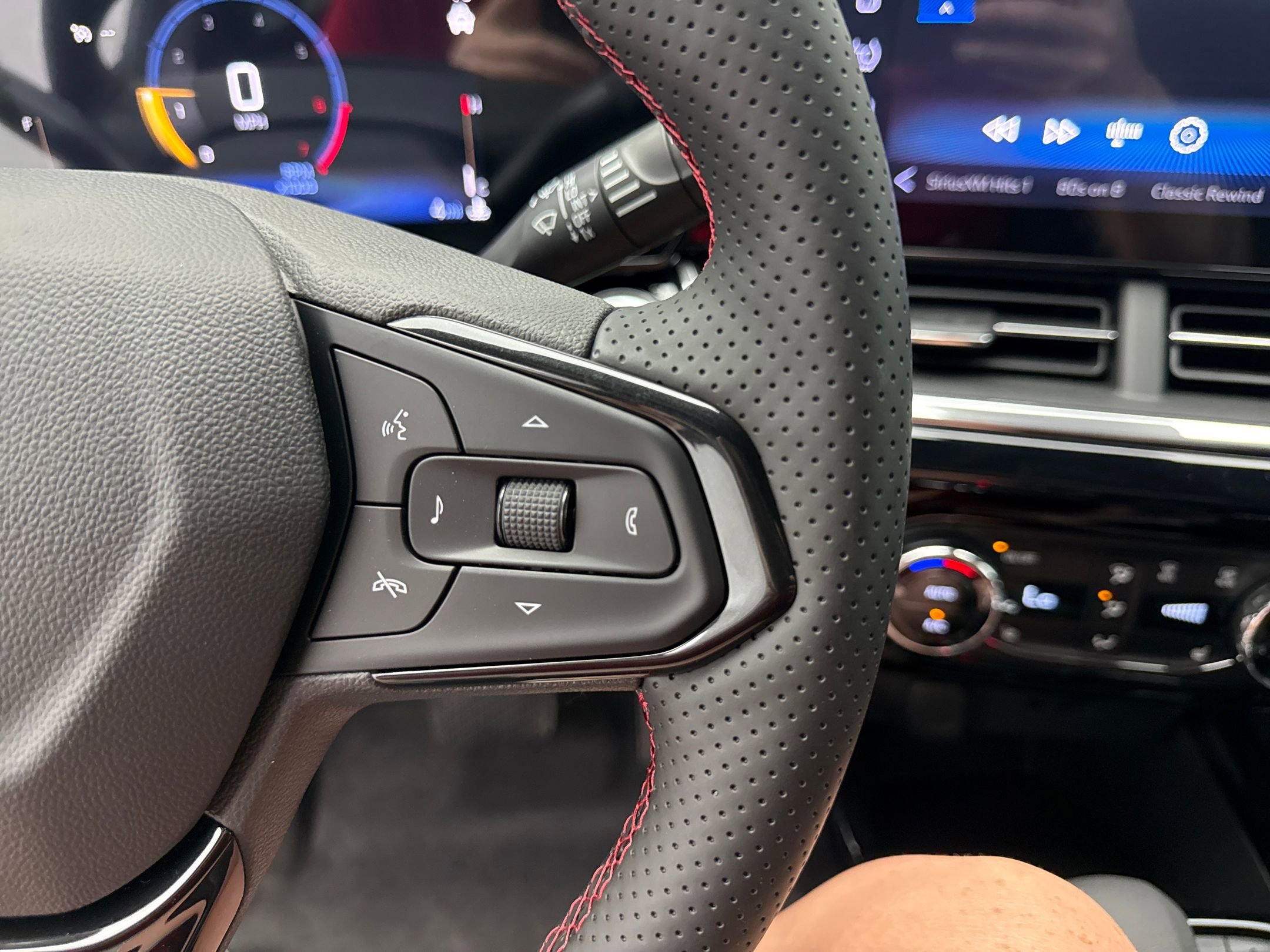 2025 Chevrolet Trax photo 34