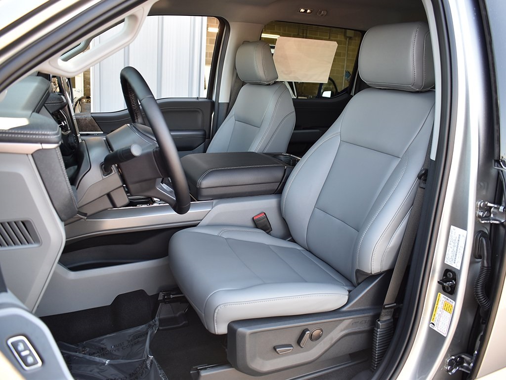 2025 Ford F-150 Lightning XLT photo 5