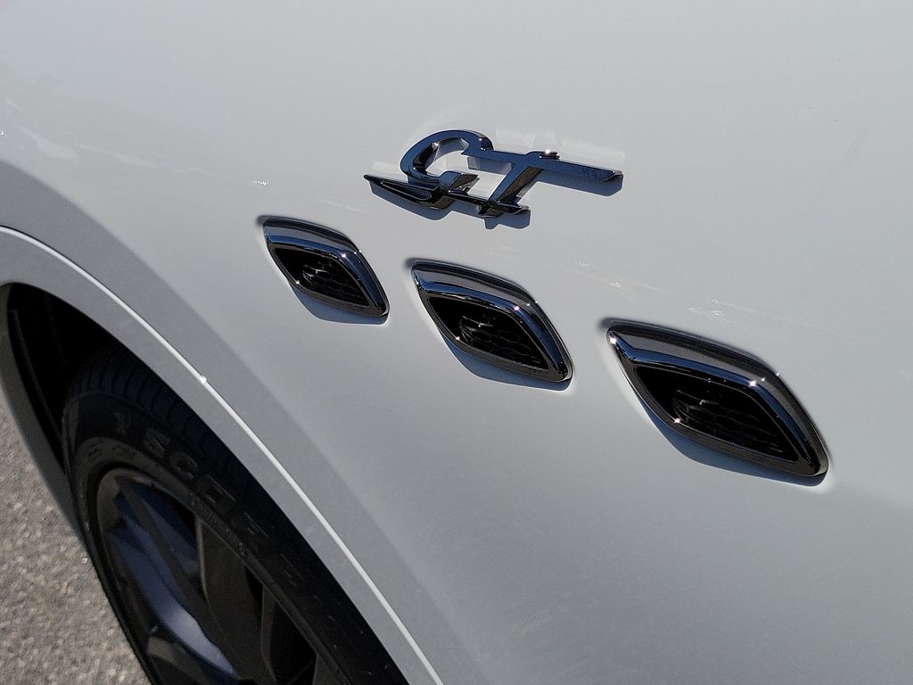 2024 Maserati Levante GT photo 16