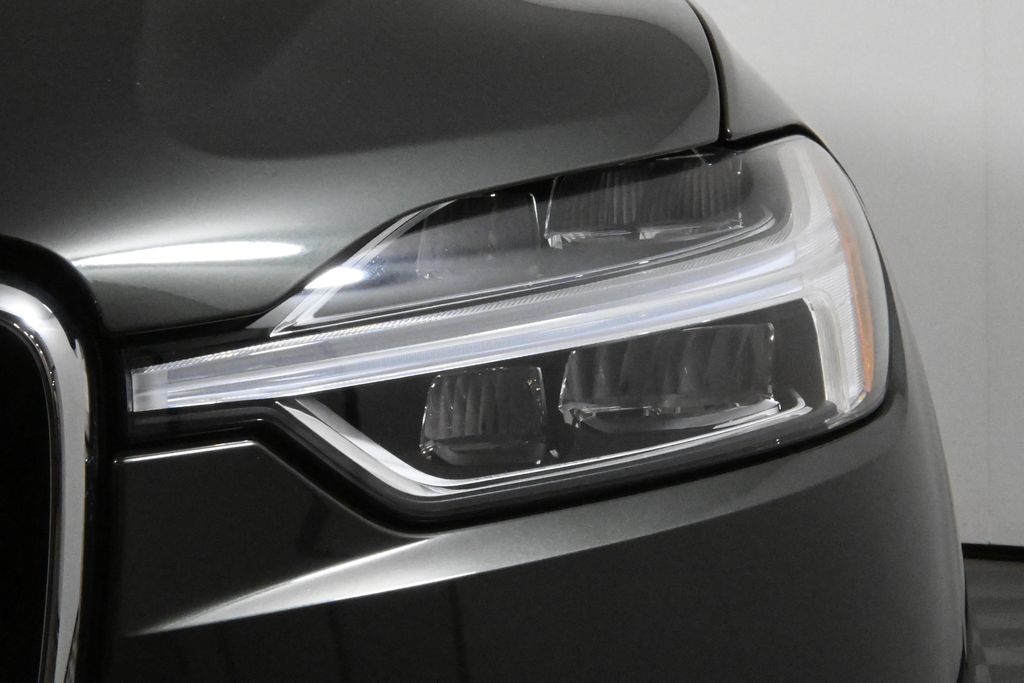 2018 Volvo XC60 T5 Momentum photo 11