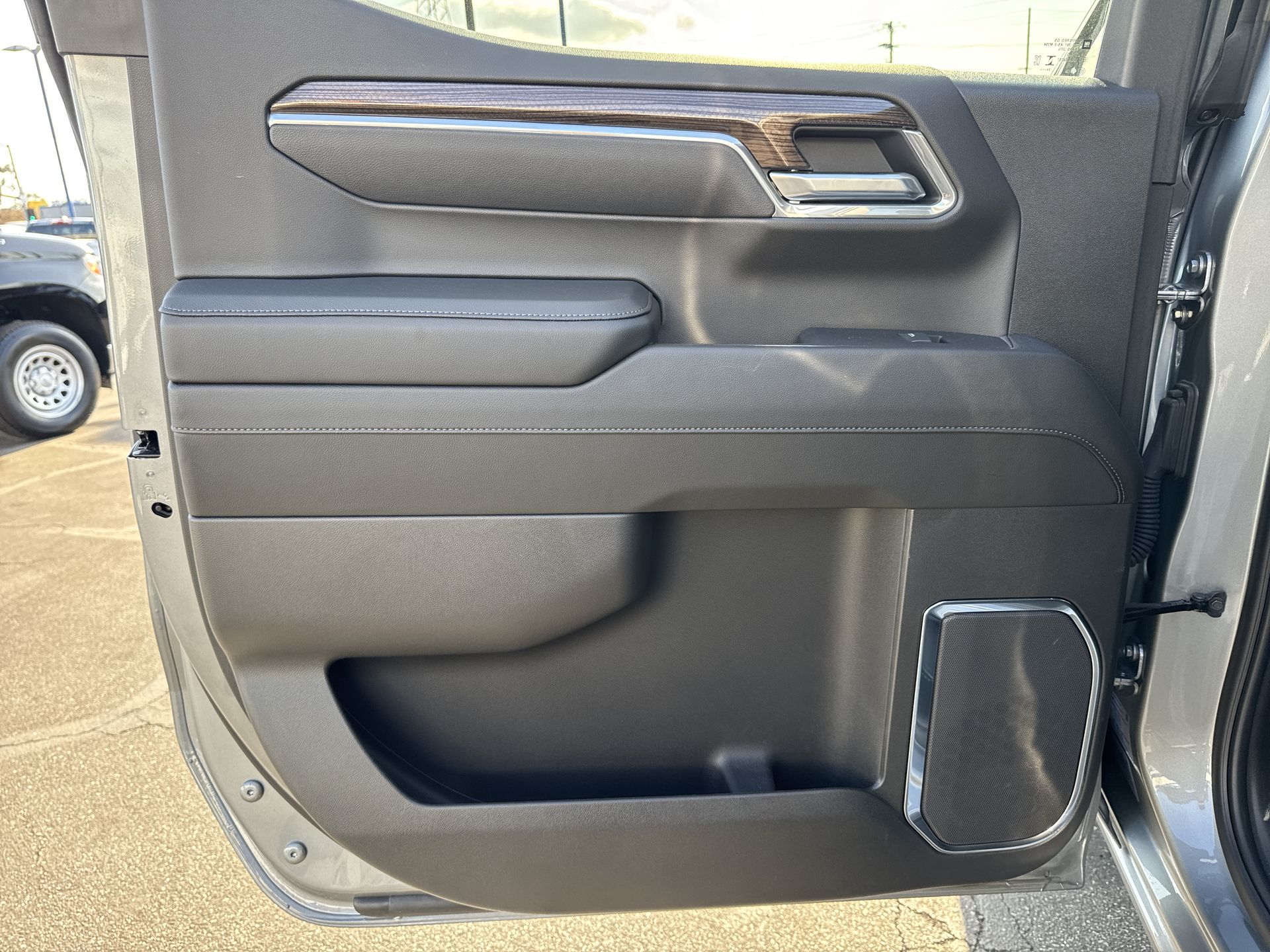 2025 Chevrolet Silverado 1500 LT photo 24