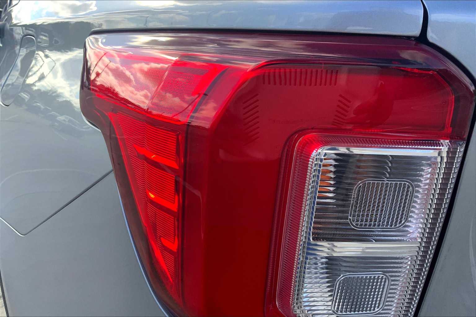 2022 Ford Explorer Base photo 23