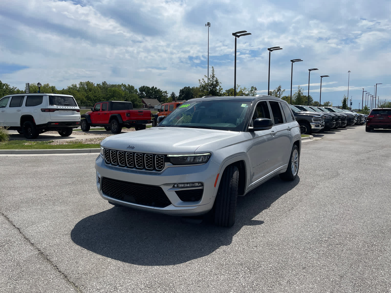 2022 Jeep Grand Cherokee Summit photo 4