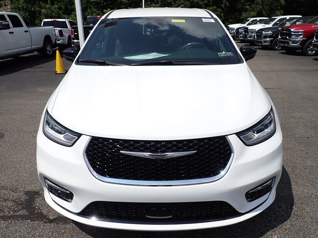 2025 Chrysler Pacifica photo 9