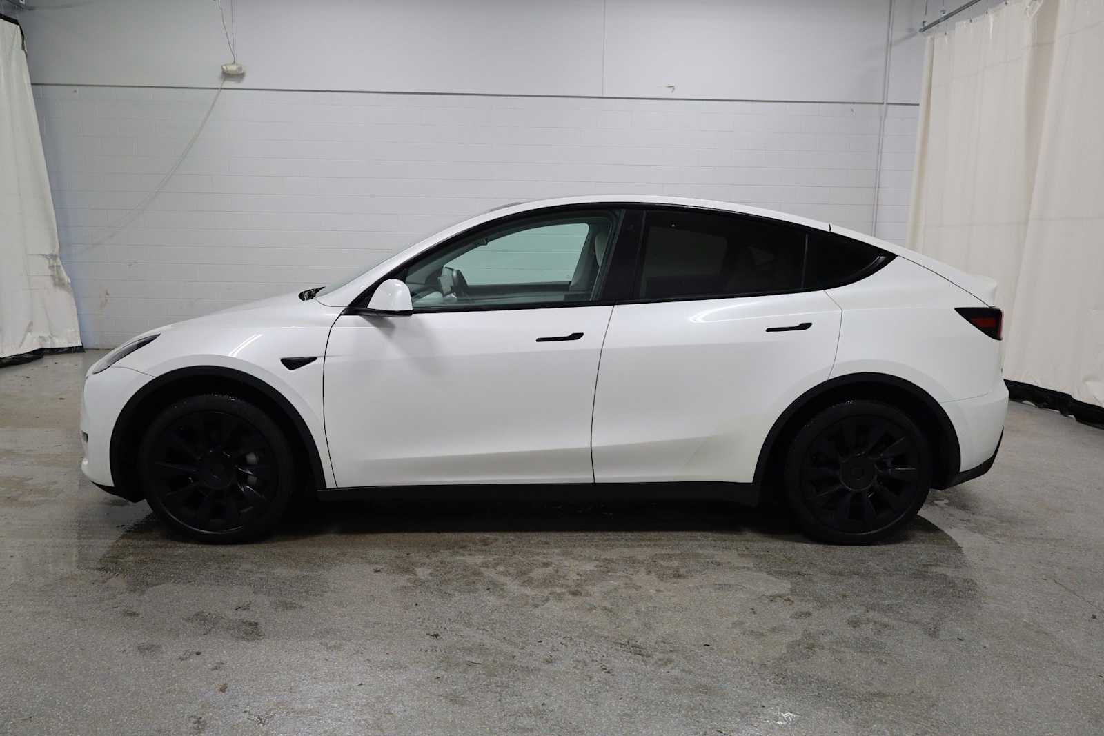 Used 2020 Tesla Model Y Long Range with VIN 5YJYGDEE5LF022074 for sale in Novi, MI