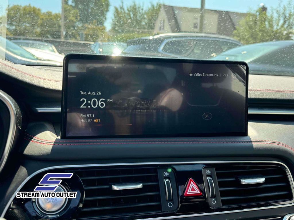 2023 Genesis G70 2.0T photo 24