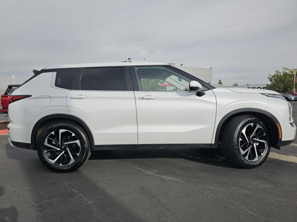 2024 Mitsubishi Outlander SE photo 19