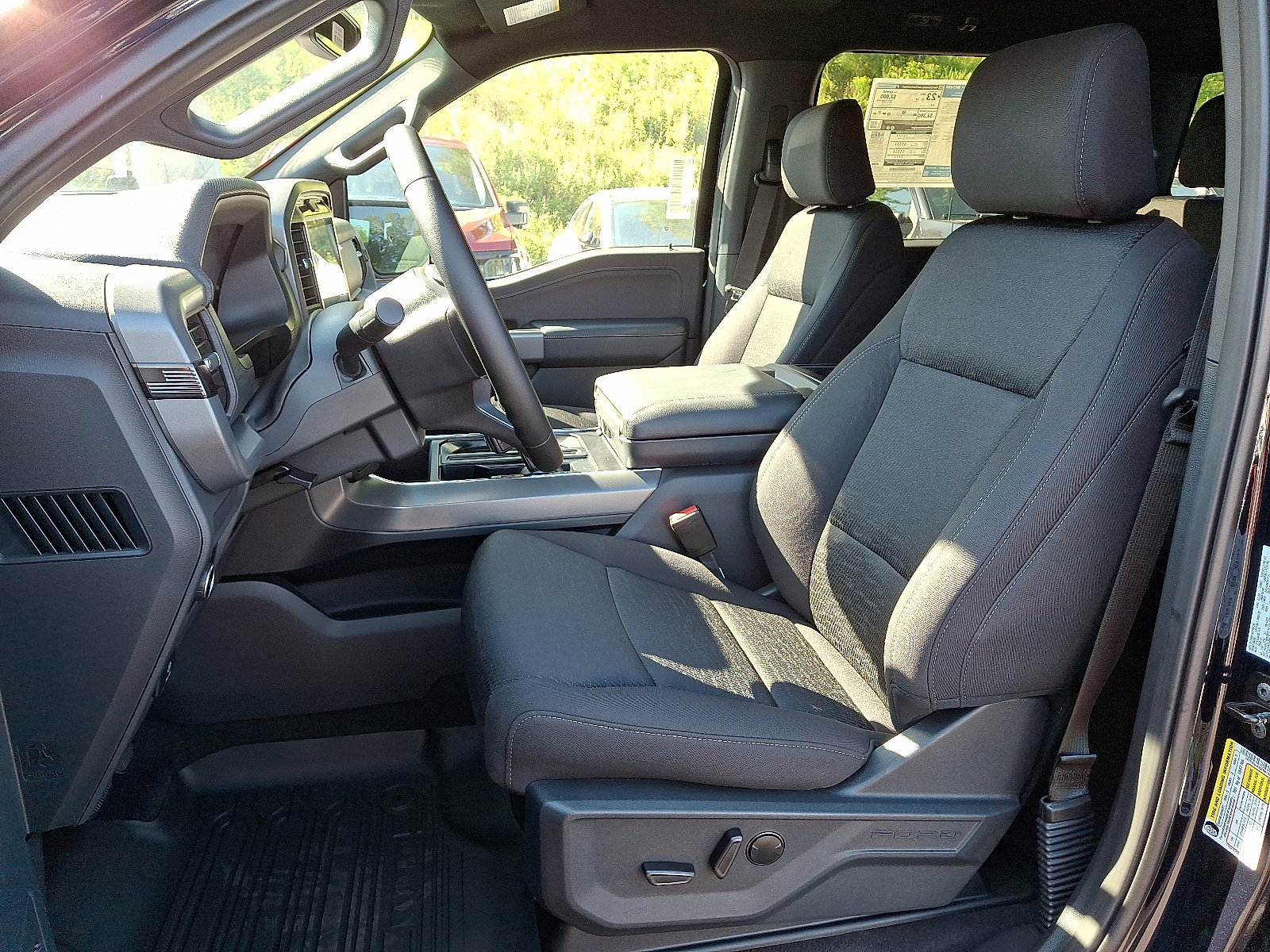 2025 Ford F-150 XLT photo 5