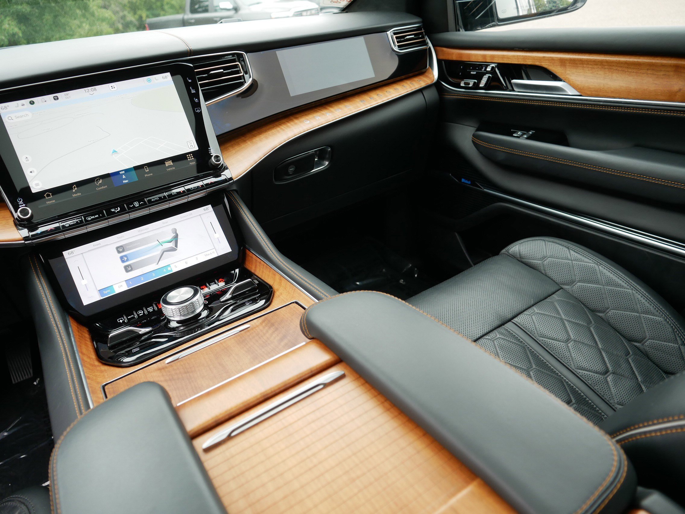 2024 Jeep Grand Wagoneer L III photo 11