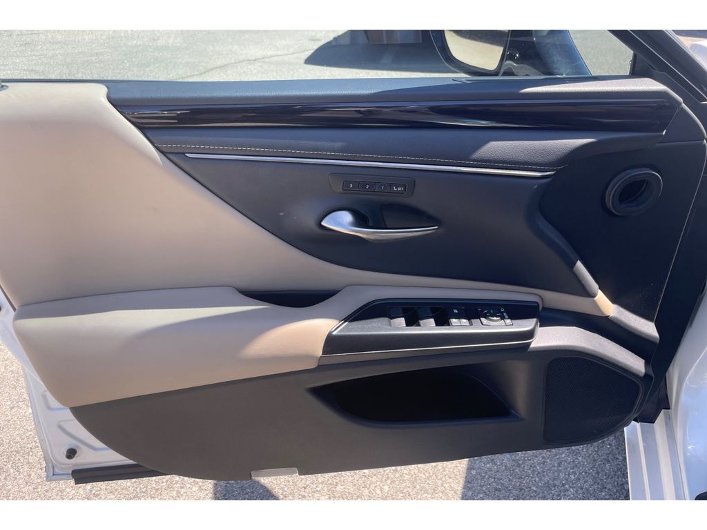 2020 Lexus ES 350 Base photo 10