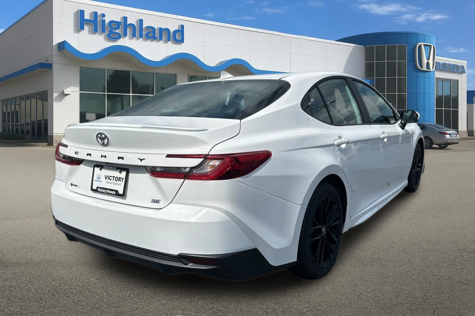 2025 Toyota Camry SE photo 5