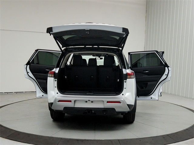 2025 Nissan Pathfinder Platinum photo 13