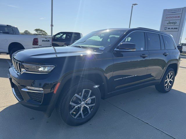 2025 Jeep Grand Cherokee Limited photo 3
