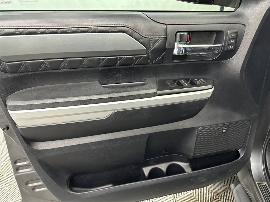 2014 Toyota Tundra Platinum CrewMax photo 11