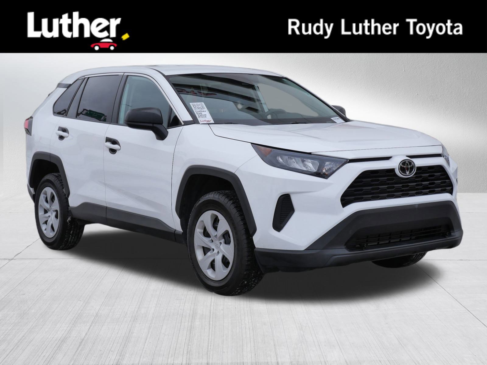 2022 Toyota RAV4 LE's photo