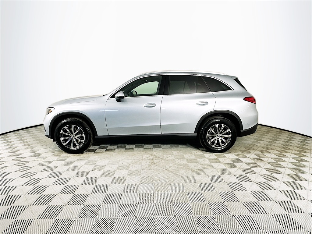 2026 Mercedes Benz GLC 300 4MATIC photo 4