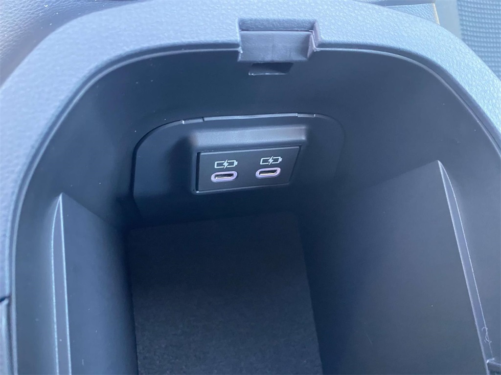 2025 Toyota RAV4 LE photo 16