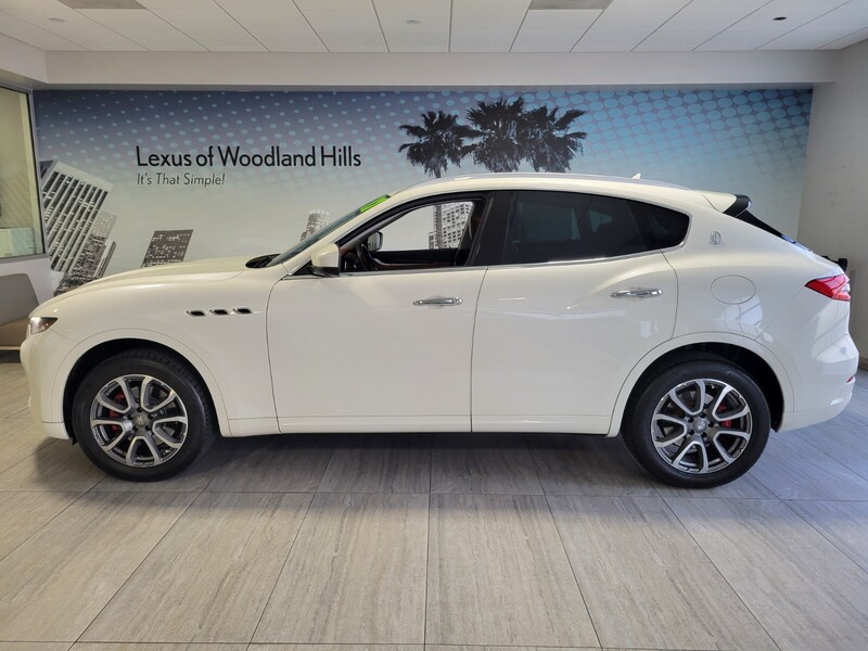 2017 Maserati Levante Base photo 2