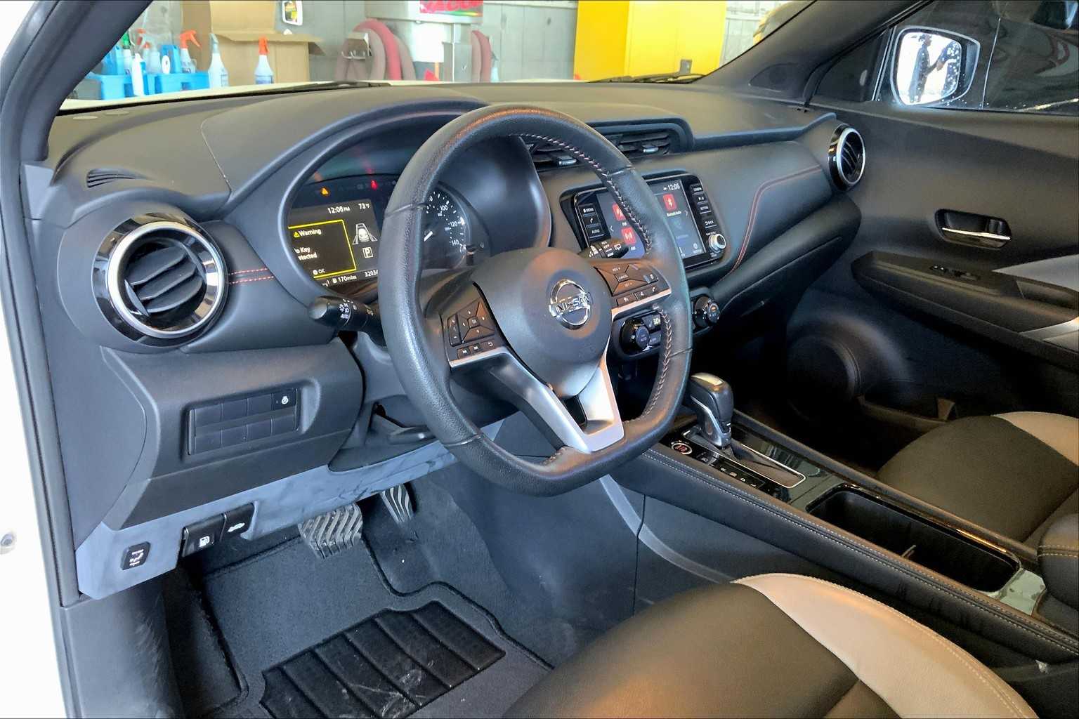 2021 Nissan Kicks SR photo 15