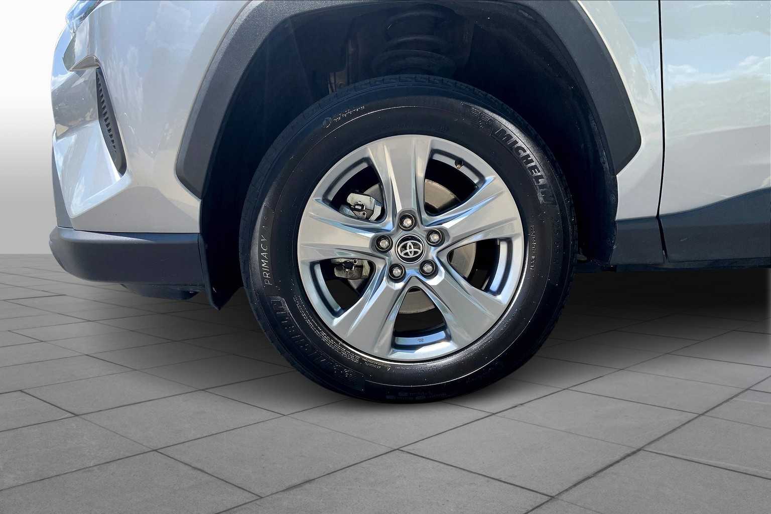 2023 Toyota RAV4 XLE photo 10