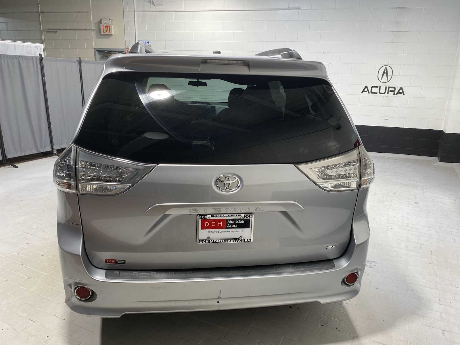 2011 Toyota Sienna SE photo 5