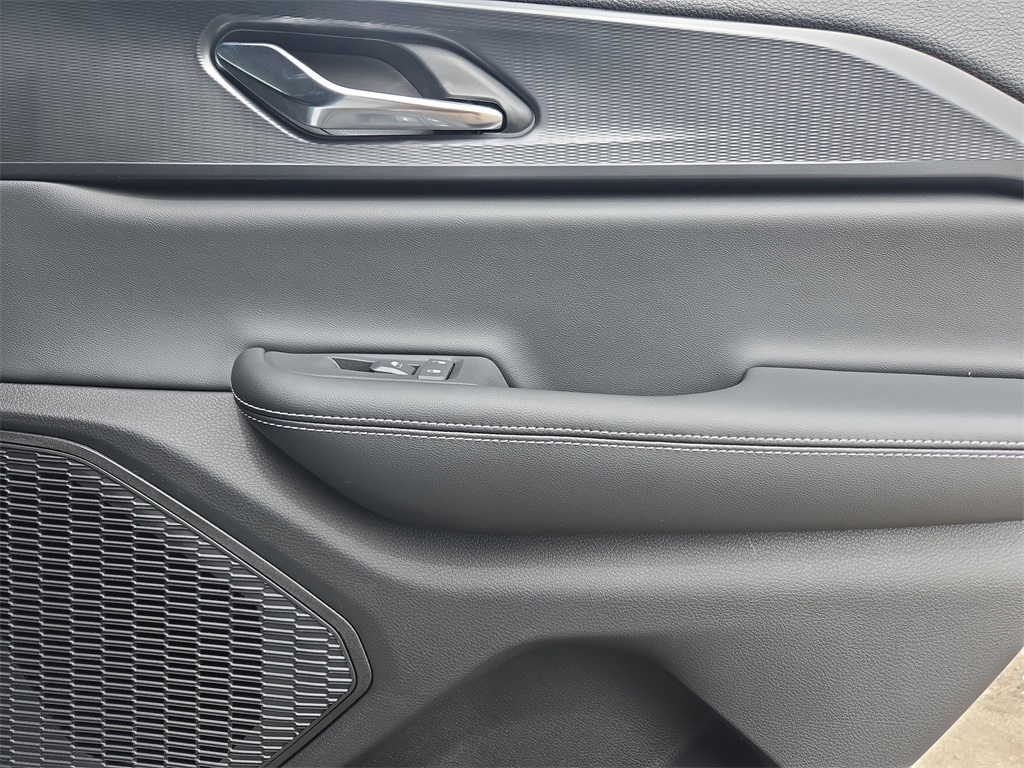2025 Jeep Grand Cherokee Laredo photo 13