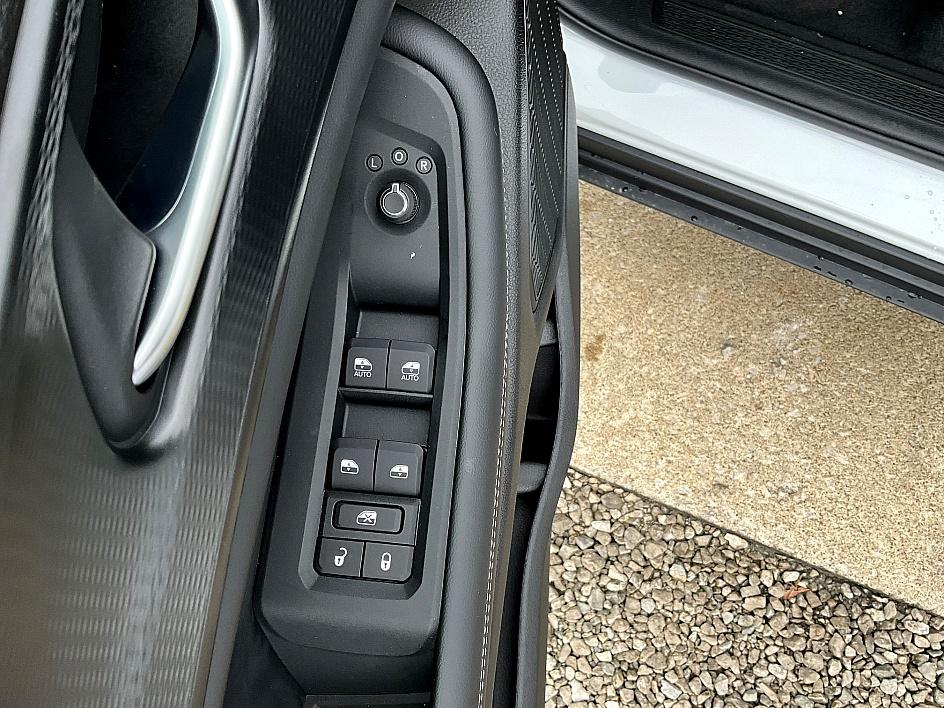 2025 Jeep Grand Cherokee Laredo Altitude photo 14