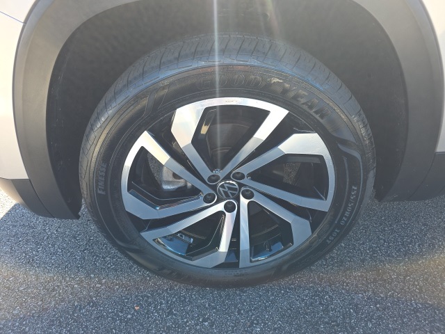 2023 Volkswagen Atlas SEL photo 4