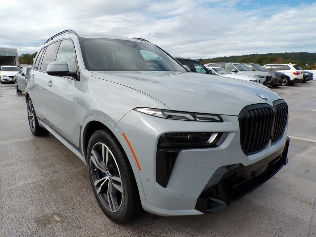 2023 BMW X7 40i's photo