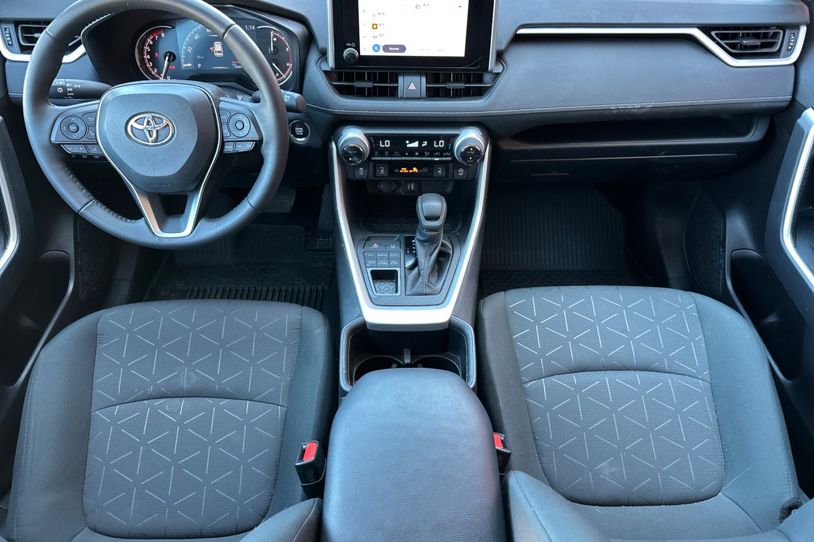 2024 Toyota RAV4 XLE photo 9
