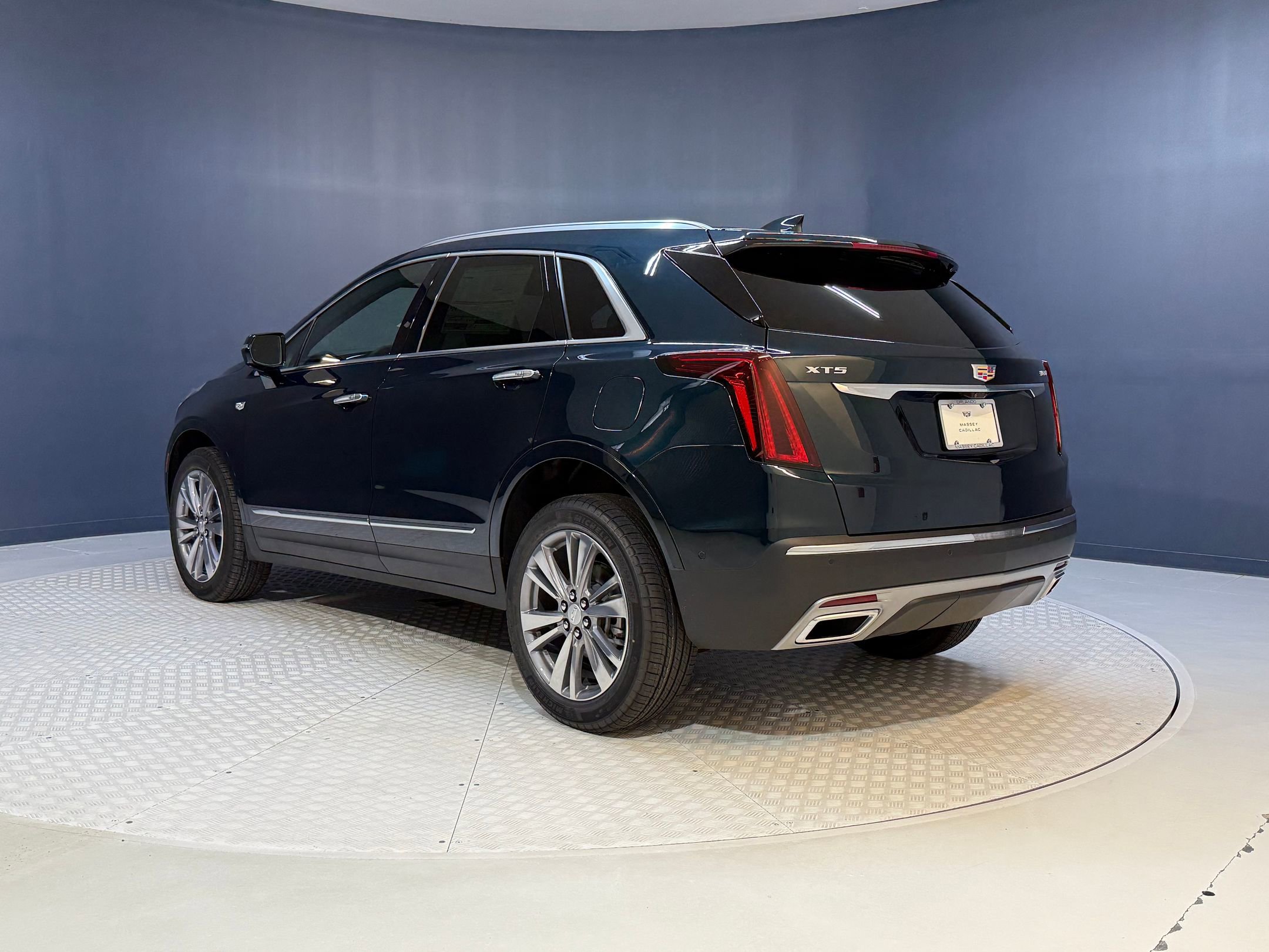 2025 Cadillac XT5 Premium Luxury photo 3