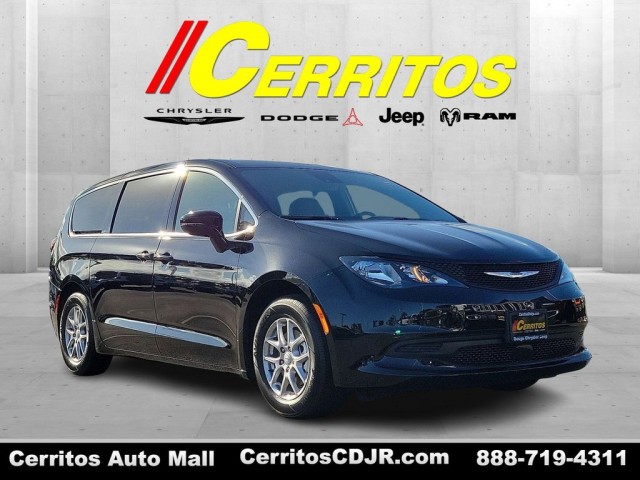 2025 Chrysler Voyager LX's photo