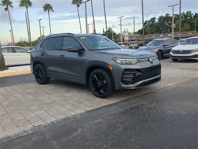 2025 Volkswagen Tiguan SE R-Line Black photo 2