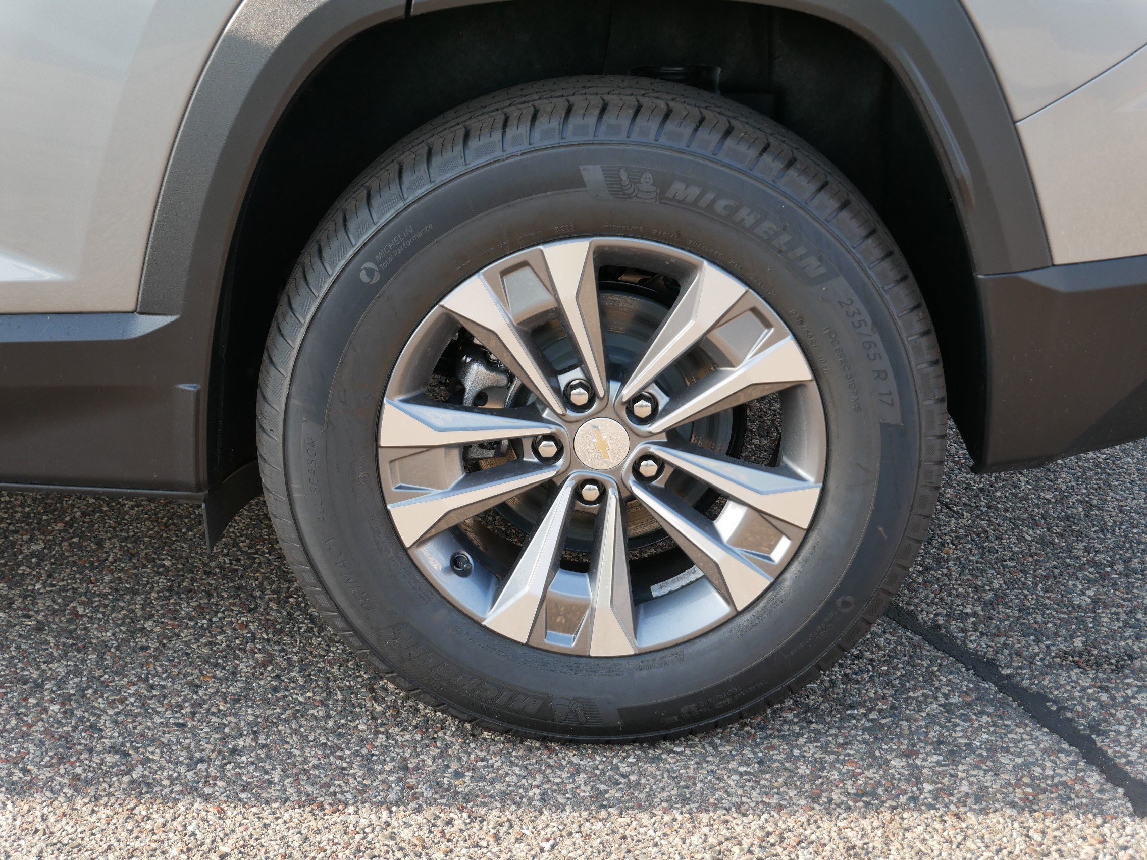 2026 Chevrolet Equinox LT photo 2