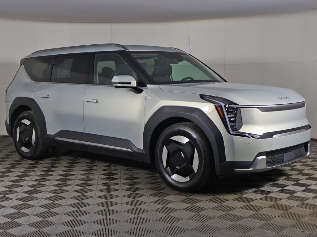 Used 2024 Kia Ev9 Wind with VIN KNDAFFS55R6022620 for sale in Bedford, OH