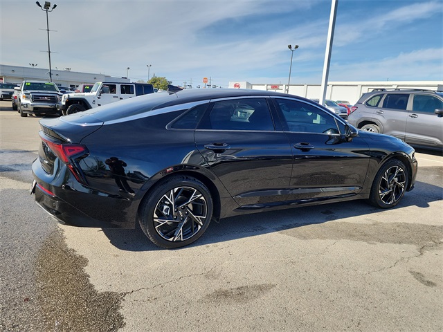 2025 Kia K5 GT-Line photo 2