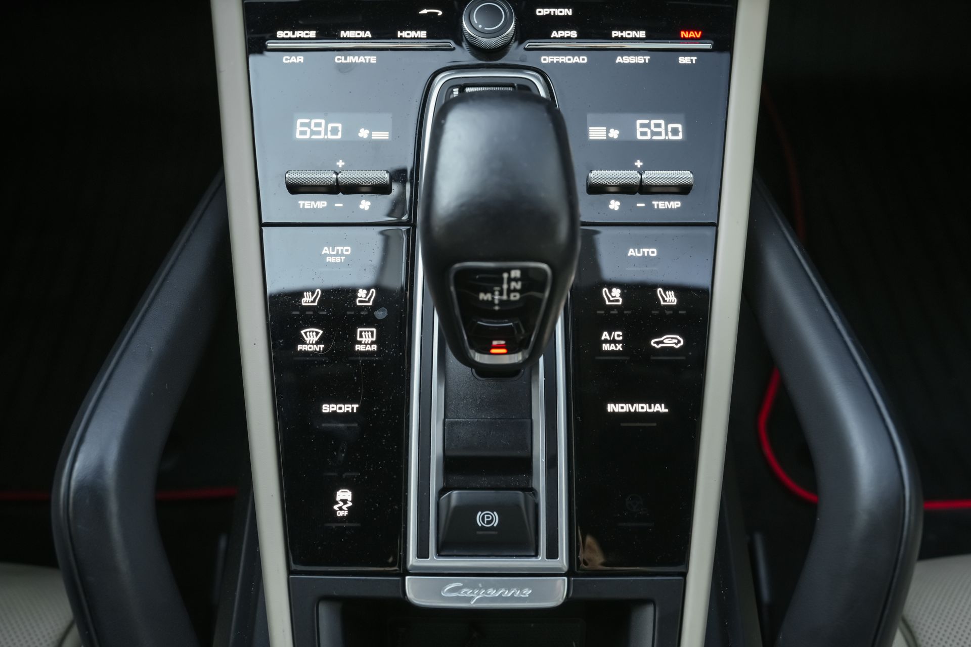 2023 Porsche Cayenne Platinum Edition photo 33