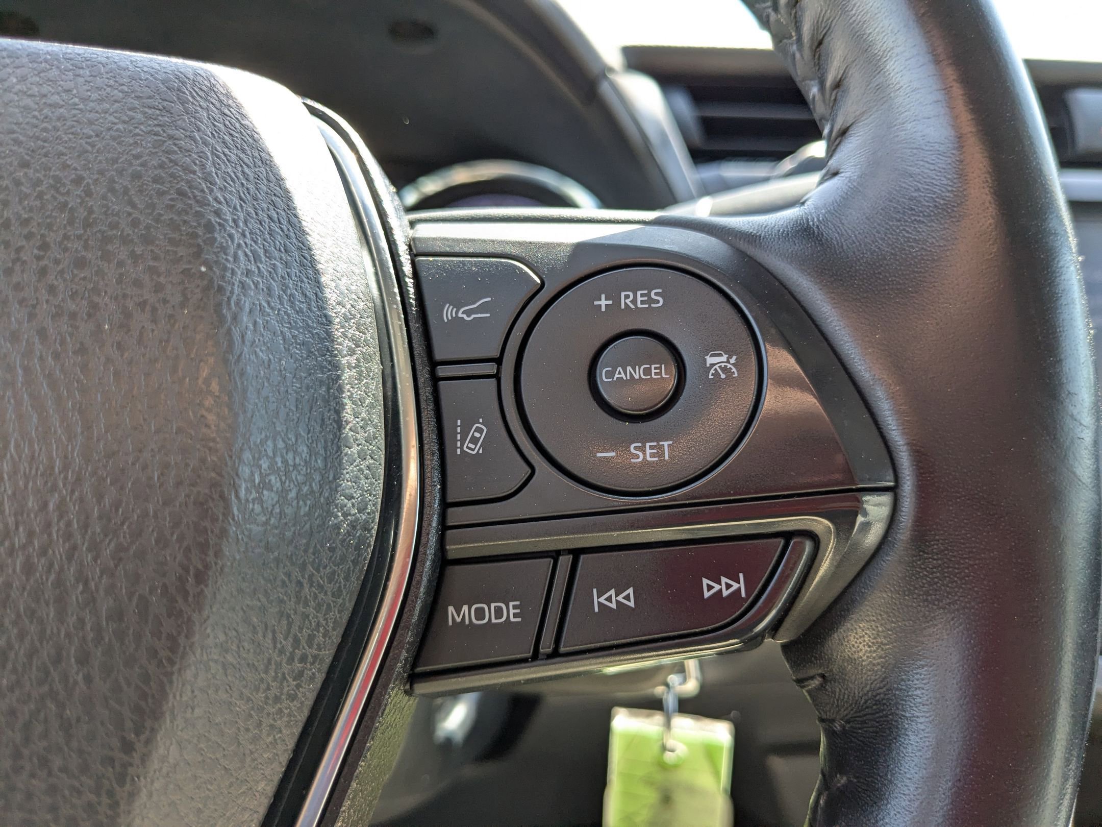 2020 Toyota Camry SE photo 18
