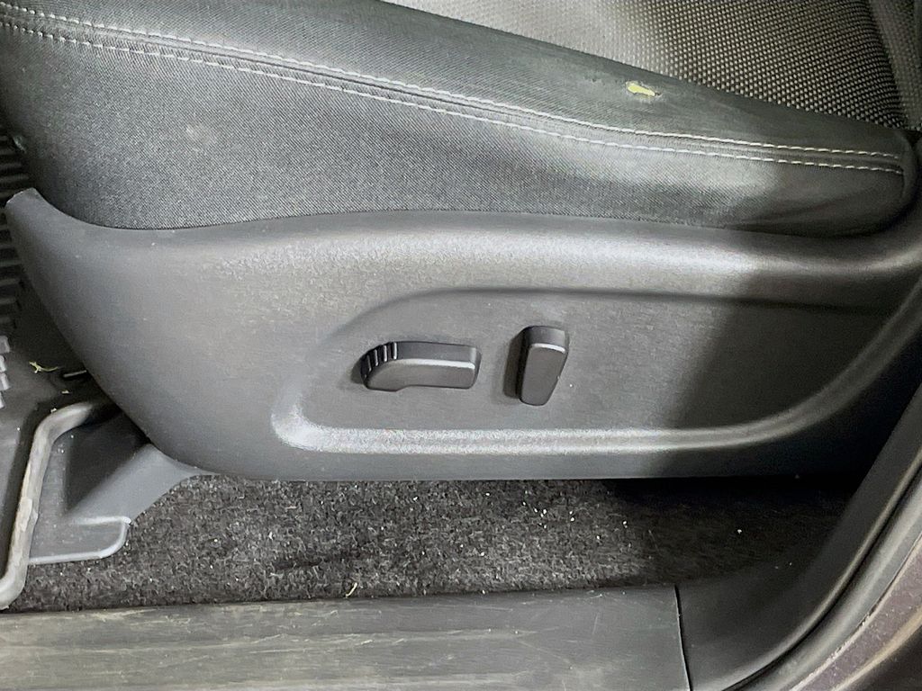 2017 Nissan Pathfinder SV photo 18