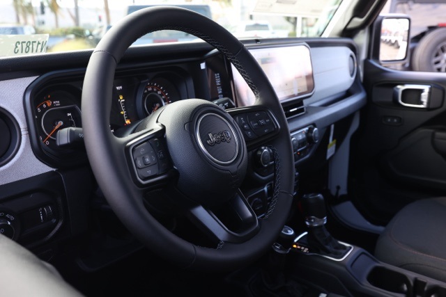 New 2025 Bright White Clear-Coat Exterior Paint Jeep Willys image 13