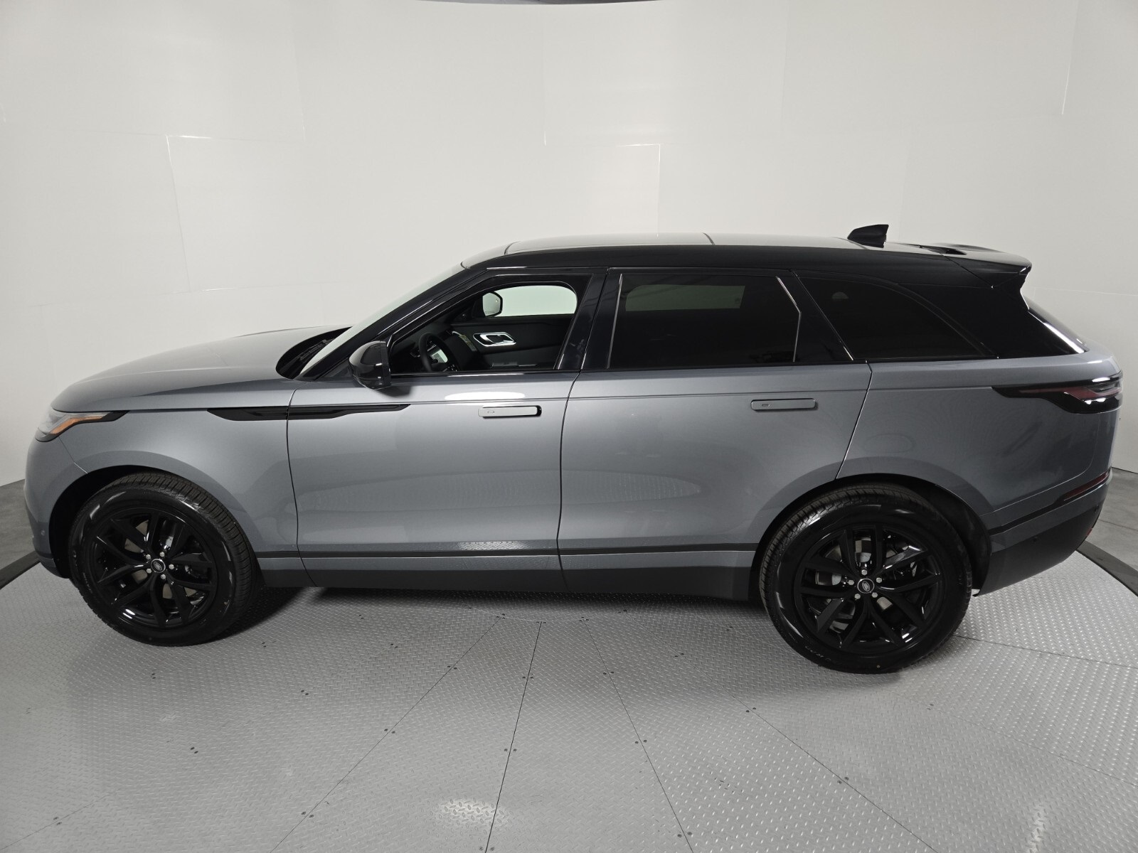 2026 Land Rover Range Rover Velar Velar P250 S photo 6