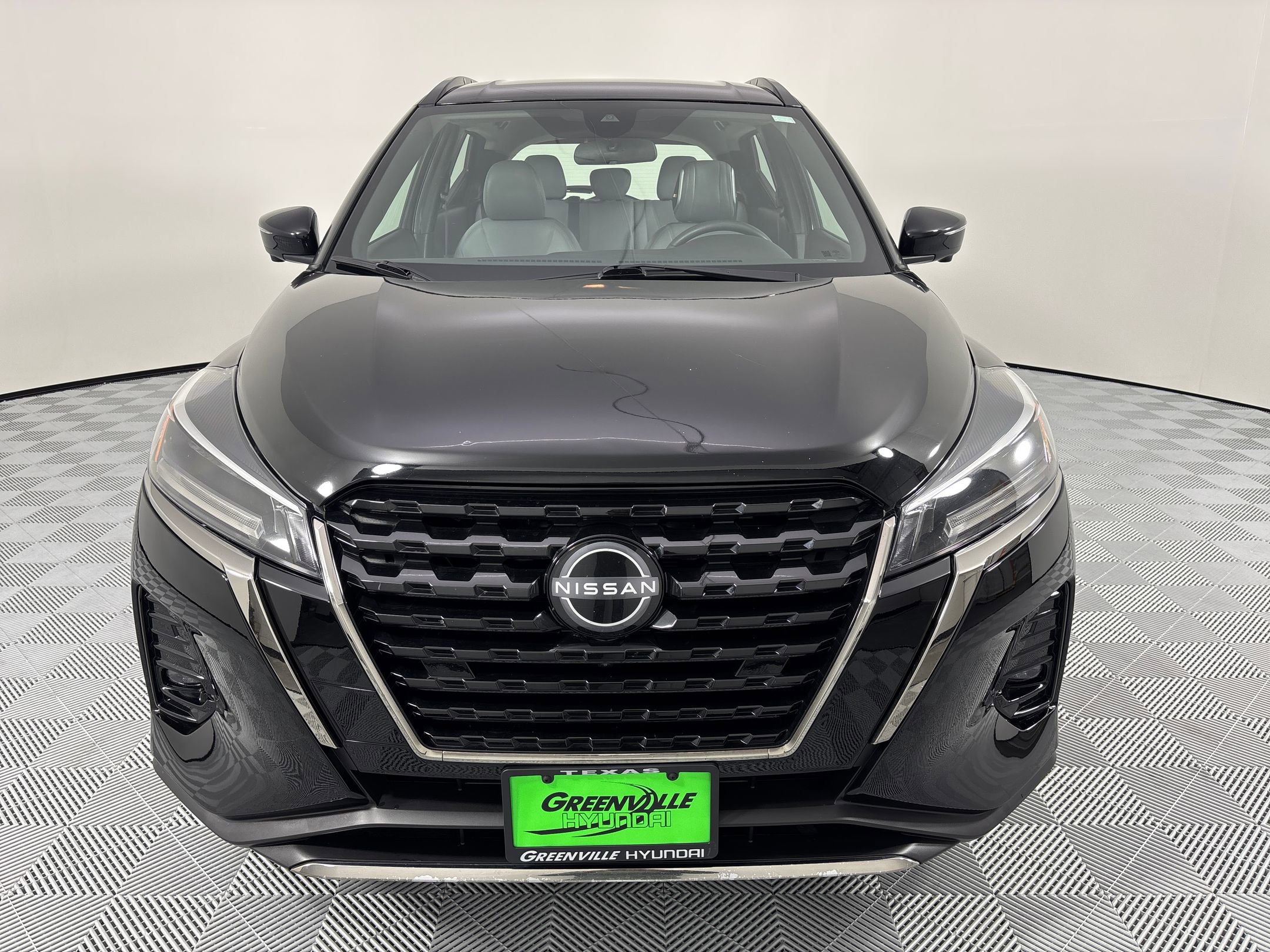 2023 Nissan Kicks SR photo 4